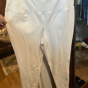 Chicos nwt never worn white stretchy with detail on bottom